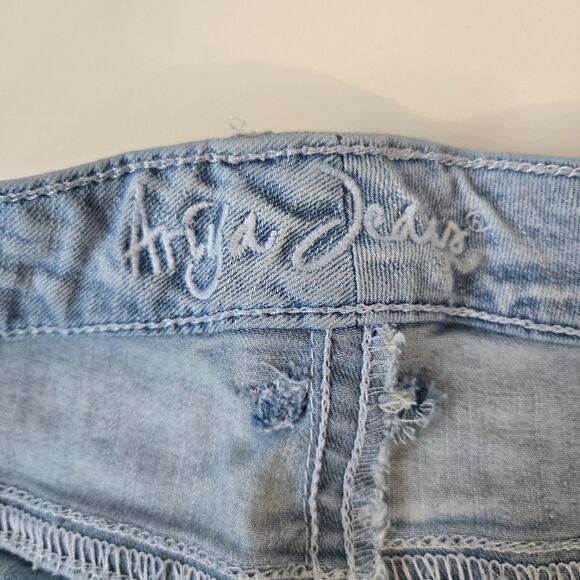 Ariya Jeans Co. Light Wash Denim Shorts Embellished Pockets Size 15/32 - Picture 6 of 13
